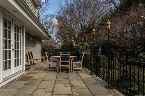 25 Laporte Ave, Mount Vernon NY  10552-1016 exterior