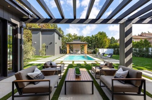 4508 Haskell Ave, Van Nuys CA  91436-3148 exterior