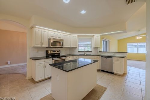 2918 11th St, Lehigh Acres, FL 33976-3007