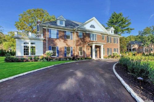 20 Laurel Dr, Great Neck, NY 11021-2922