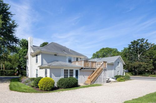55 Skunk Ln, Nassau Point, NY 11935-1538