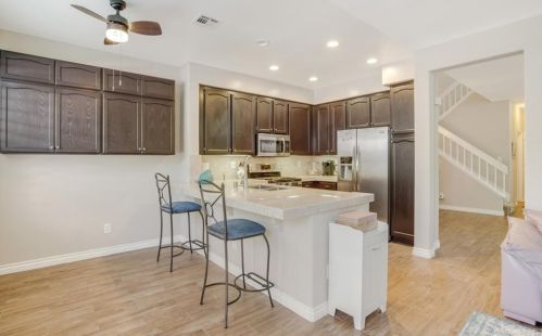 372 Turin St, Calabasas CA  91377-5527 exterior