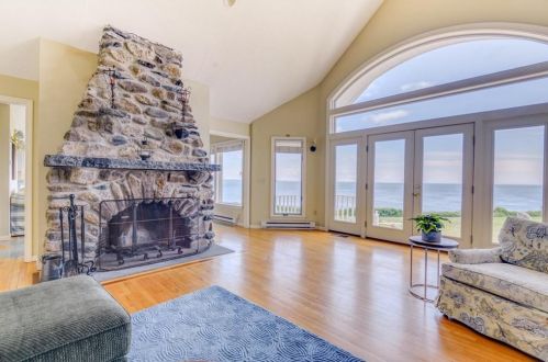 250 Ocean Rd, South Kingstown RI  02882-1346 exterior