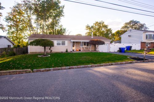 384 Essex Dr, Bricktown, NJ 08723-5941