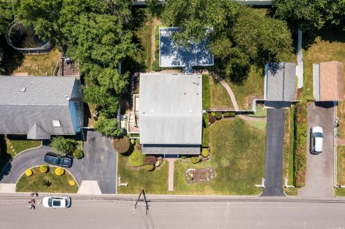 165 Clinton Ave, North Lindenhurst NY  11757-4127 exterior