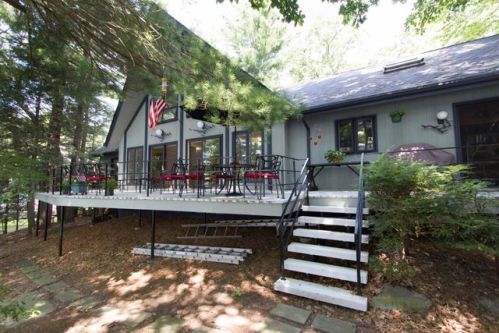 293 Route 390, Tafton, PA 18464-9633