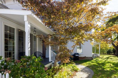 502 Front St, Greenport, NY 11944-1520