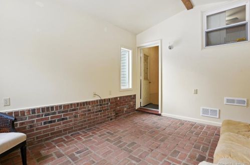 4 Fairway Ln, Norwich CT  06360-7006 exterior