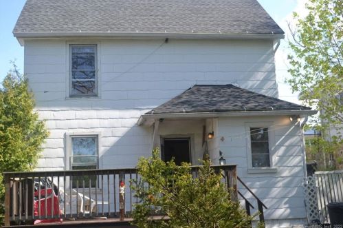 18 Simsbury St, Waterbury CT  06704-2719 exterior