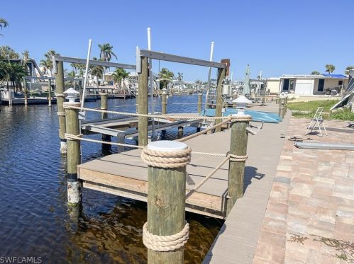 17850 Peppard Dr, Fort Myers Beach, FL 33931-7147