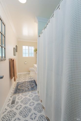 525 Oak Manor Dr, Ukiah CA  95482-5121 exterior