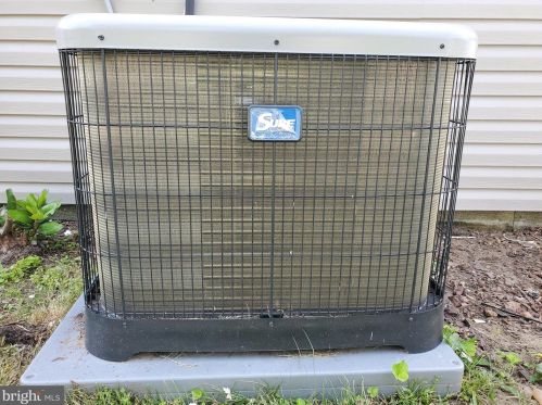 28 Buckingham Dr, Willingboro NJ  08046-1623 exterior