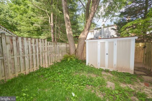 6117 Quiet Pond Ct, Springfield VA  22015-3724 exterior