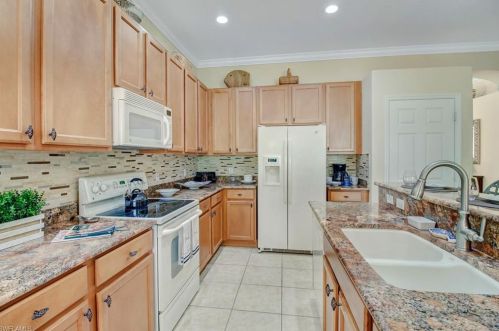 5706 Lago Villaggio Way, Naples, FL 34104-5739