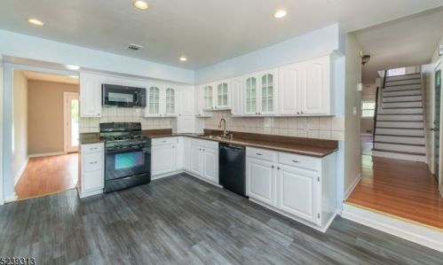 18 Bromley Dr, Parsippany NJ  07054-1406 exterior