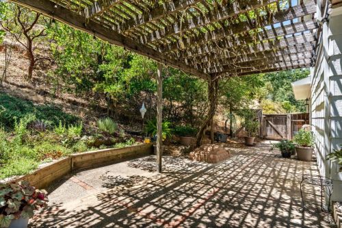 380 Jefferson Ln, Ukiah CA  95482-6618 exterior