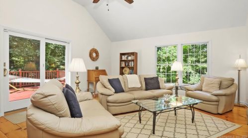 38 Candle Hill Rd, Danbury CT  06812-2414 exterior