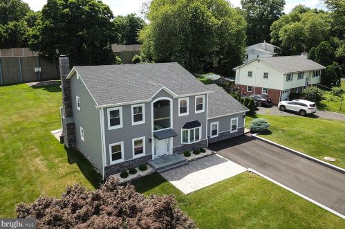 1358 Glen Echo Dr, Huntingdon Valley, PA 19006-1310