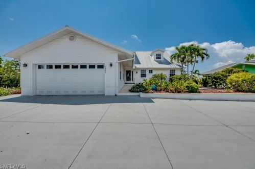 3569 Outrigger Ln, Saint James City, FL 33956-2223