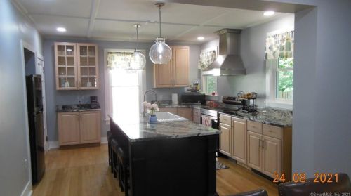 37 Town St, Norwich CT  06360-2323 exterior