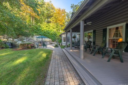 11 Stevens Ln, Tuxedo Park, NY 10987-4305
