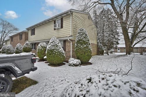 611 Gates Ln, West Enola, PA 17025-1636