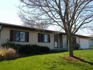 523 Root Ave, Hartford WI  53027-1757 exterior