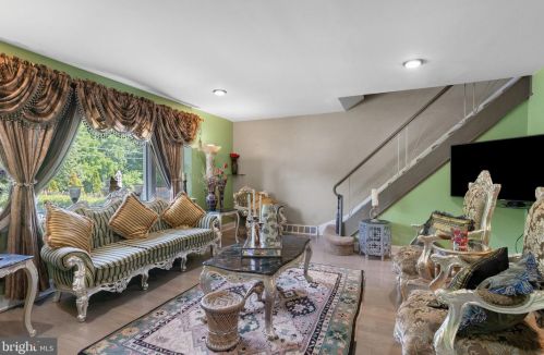 12009 Academy Rd, Philadelphia, PA 19154-2618