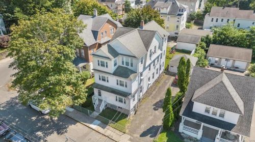 52 Albion St, Waterbury, CT 06705-1945