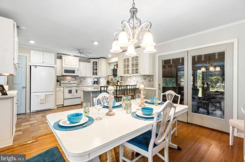 117 Monticello Dr, Riverton NJ 08077-4377 exterior