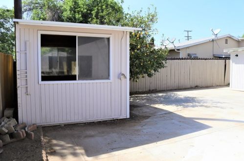 327 Erwin St, Rialto CA  92376-6018 exterior