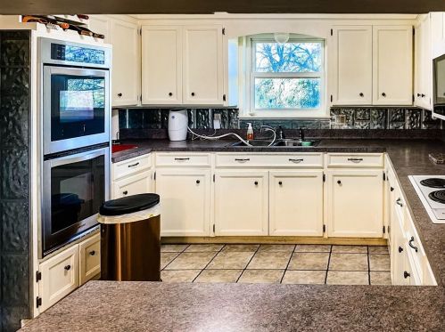 217 Trinidad St, Inks Lake Village, TX 78609-4507
