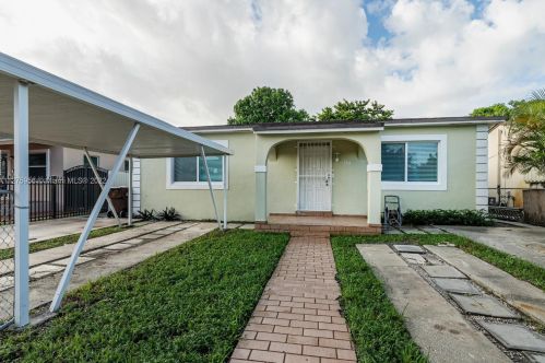 134 12th St, Hialeah, FL 33010-3532