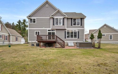 15 Drumlin Rd, Stratham NH  03885-6531 exterior