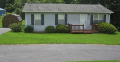 1021 Flamingo Rd, Oaklevel, VA 24055-3580