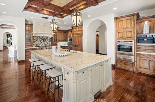 47 Echo Gln, Irvine CA  92603-0421 exterior