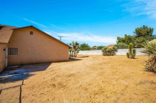 7645 Victoria Ave, Yucca Valley CA  92284-6152 exterior