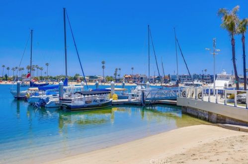 24 Bolivar St, Newport Beach CA  92663-4420 exterior