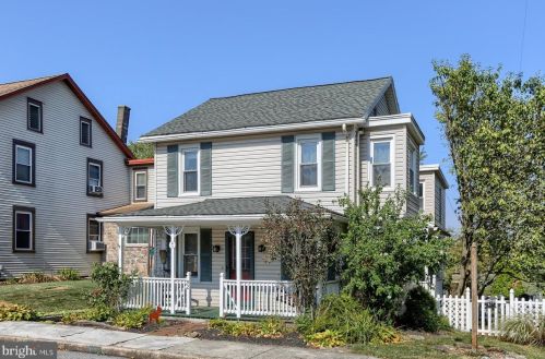 92 2nd St, Mount Wolf, PA 17347-6715