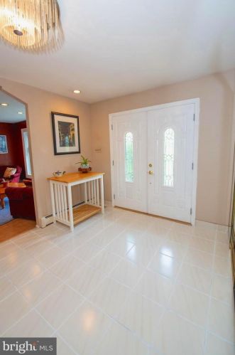 440 Glen Meadow Rd, Southampton, PA 18954-1624