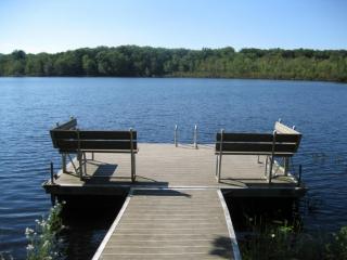 125 Lake Dr, Milford, PA 18337-4125