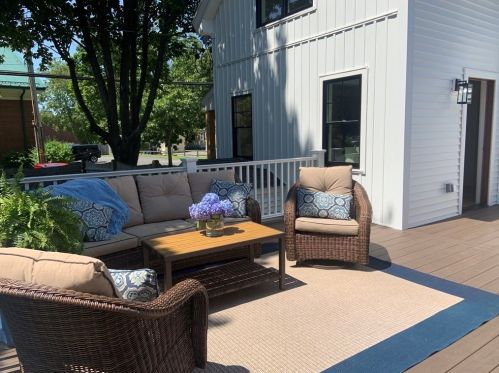 33 Pickering St, Danvers MA  01923-2017 exterior