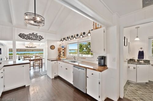 2629 Coconut Dr, Sanibel FL  33957-2005 exterior