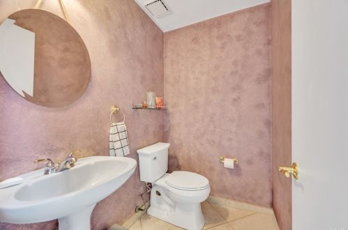 3 Hyanis Ct, Mount Sinai NY  11766-1809 exterior