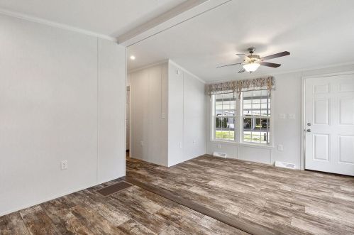 53 Hagop Rd, Salem NH 03079-3709 exterior