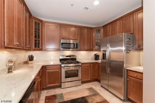 809 Brook Hollow Dr, Whippany, NJ