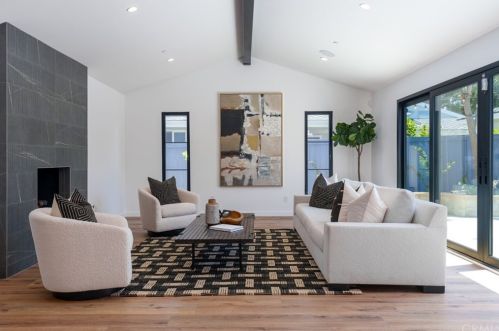 1712 Tradewinds Ln, Newport Beach CA  92660-4312 exterior