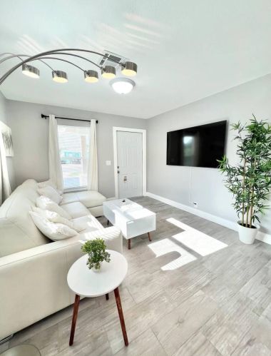 1410 7th St, West Palm Beach, FL 33401-3028
