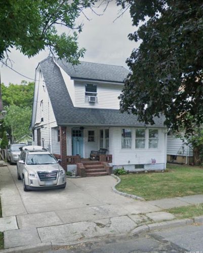 28 Ward St, Floral Park, NY 11001-2818