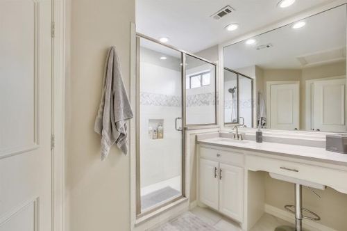 4700 Tour 18 Dr, Lewisville TX  75022-6450 exterior
